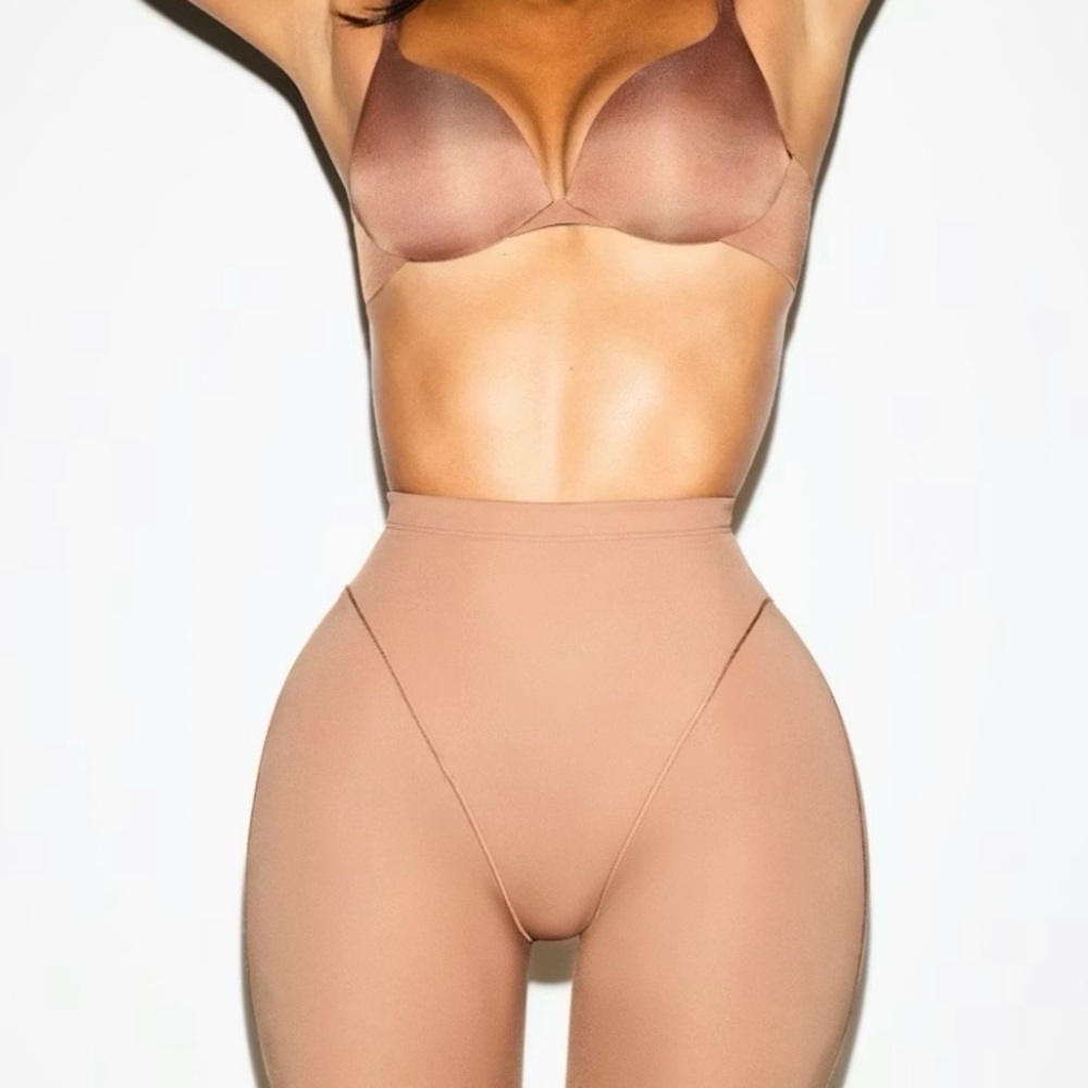 Skims Body - Butt & Hip Enhancing Mid Thigh Padded Short Sienna